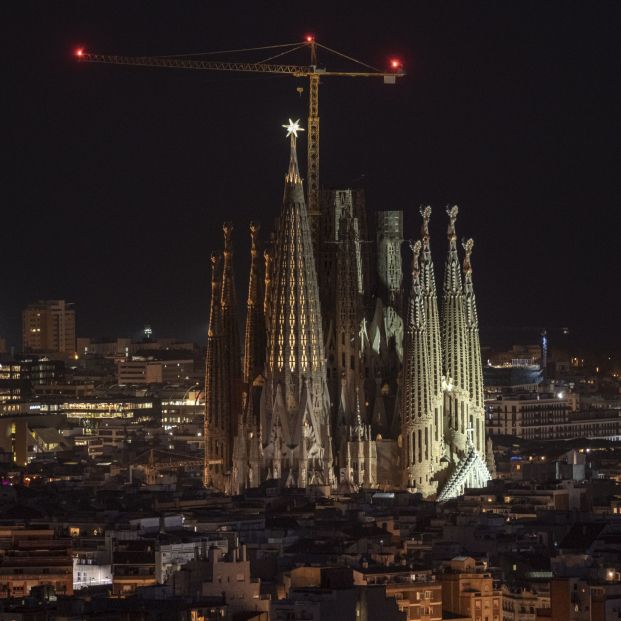 La estrella de la Sagrada Familia iluminará el cielo de Barcelona cada atardecer