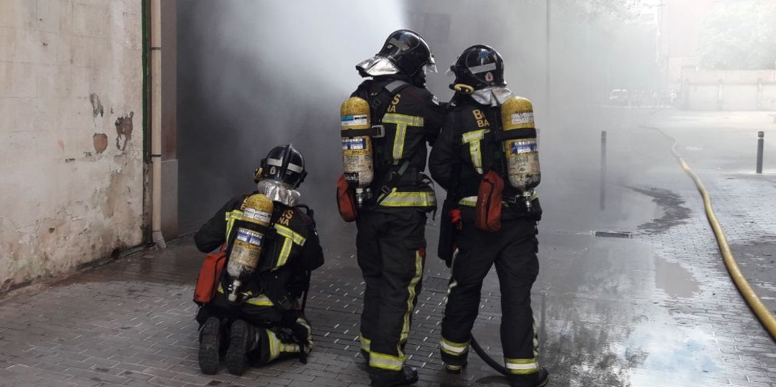 Dos heridos en el incendio de un piso tutelado para personas mayores en Barcelona
