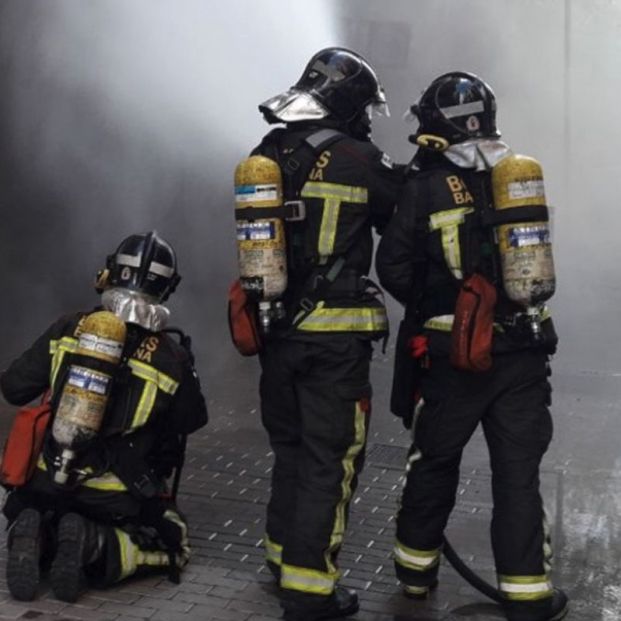 Dos heridos en el incendio de un piso tutelado para personas mayores en Barcelona
