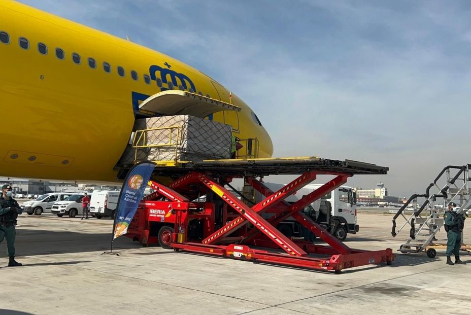 El primer vuelo de Correos Cargo llevará ayuda a los refugiados ucranianos. Foto: Europa Press