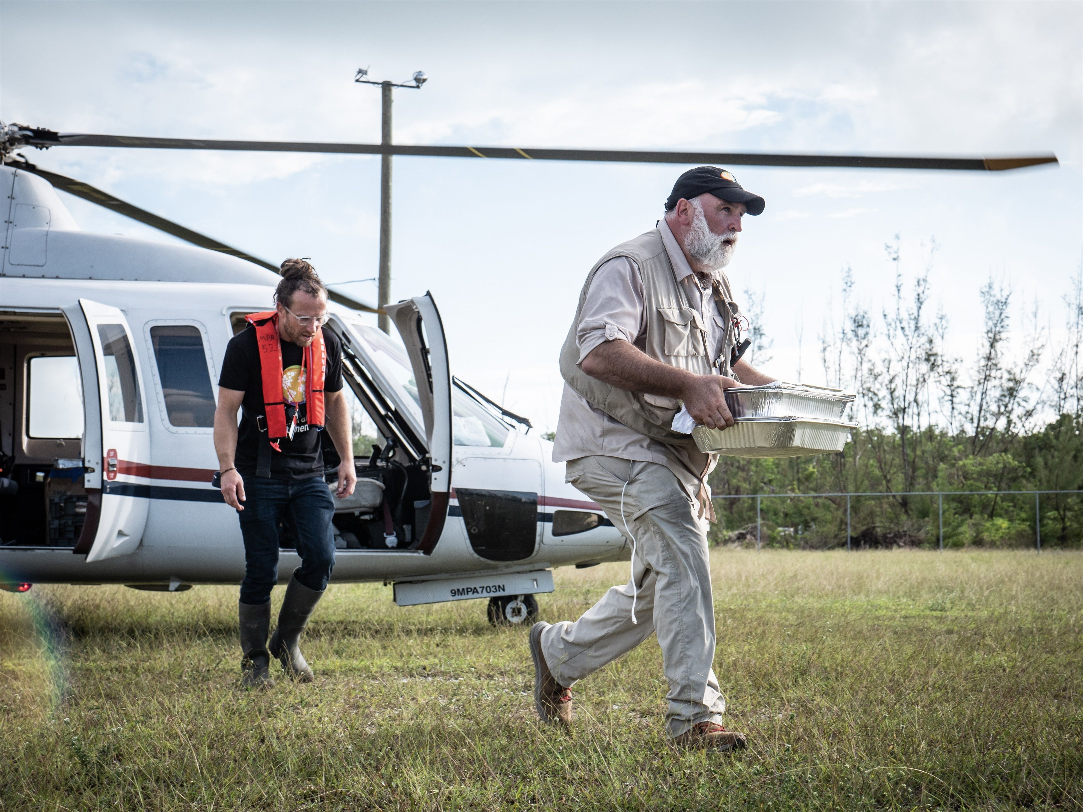 José Andrés denuncia que misiles rusos han destrozado un tren con comida de su ONG