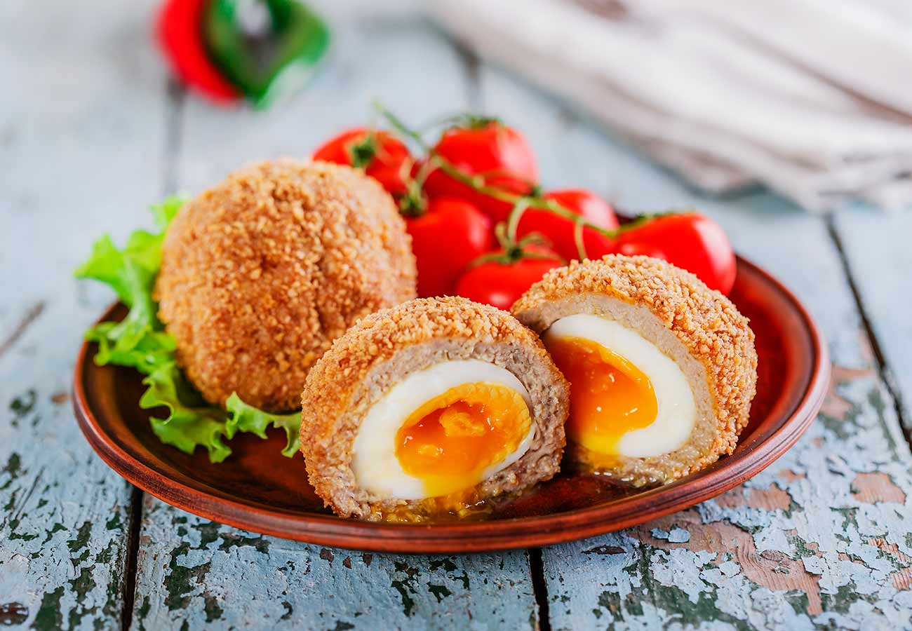 Cómo hacer huevos escondidos, la receta murciana que da mil vueltas a los huevos escoceses. Foto: Bigstock