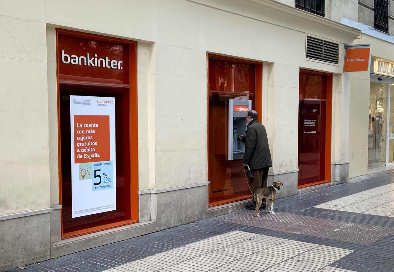 Bankinter refuerza el servicio que presta a los mayores con más atención preferente