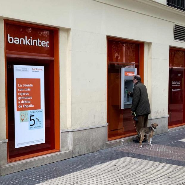 Bankinter refuerza el servicio que presta a los mayores con más atención preferente