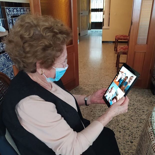 Mujeres mayores y exclusión digital: "Falta formación e información, no es que una sea tonta"
