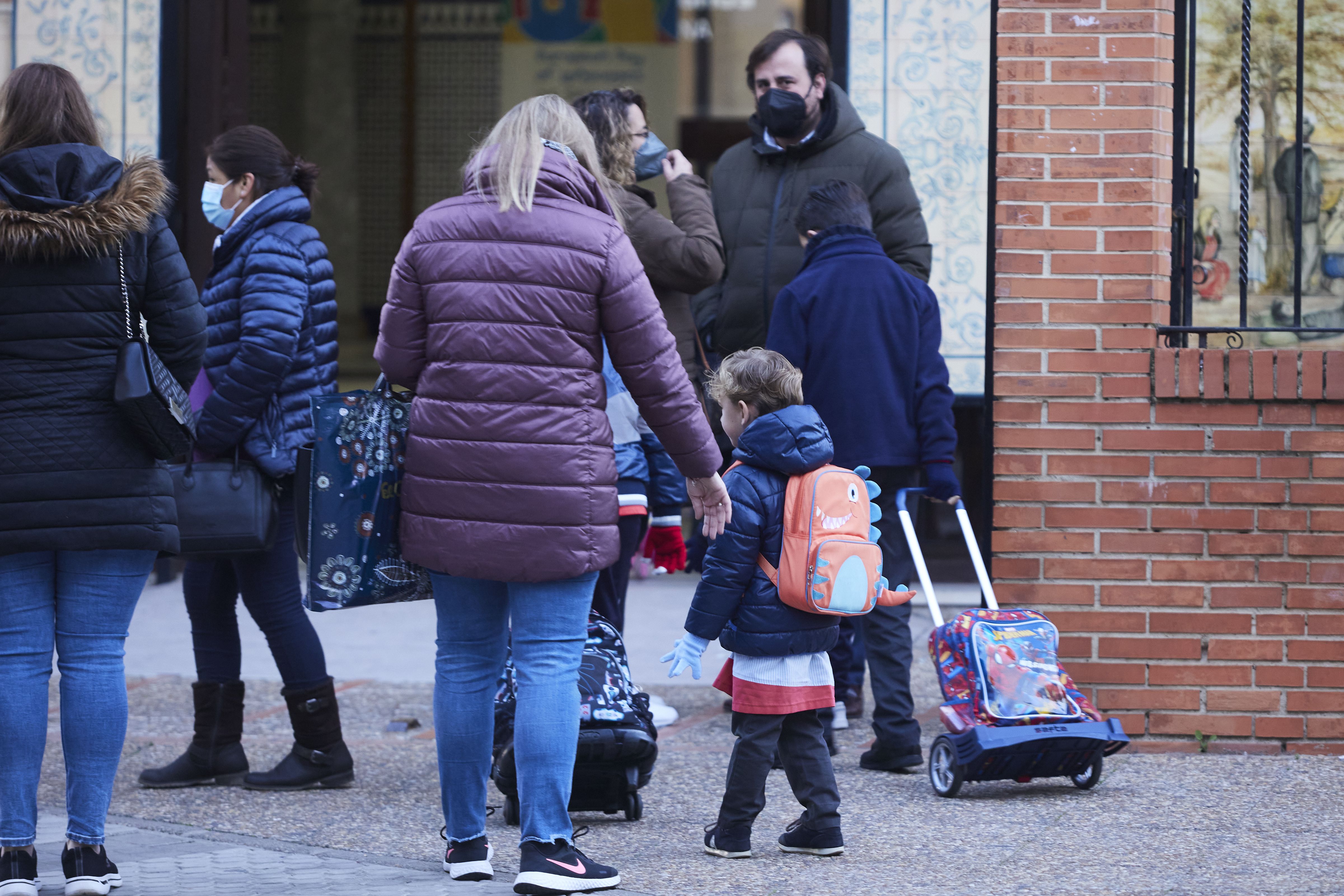 USO denuncia el aumento de mujeres que se reducen la jornada laboral para cuidar de familiares. Foto: Europa Press