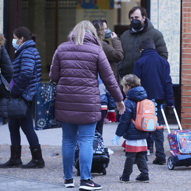 USO denuncia el aumento de mujeres que se reducen la jornada laboral para cuidar de familiares. Foto: Europa Press