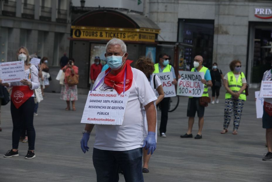 pensionistas concentran frente real casa correos