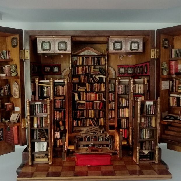 ‘La biblioteca de Liliput’ presenta los libros más pequeños del mundo
