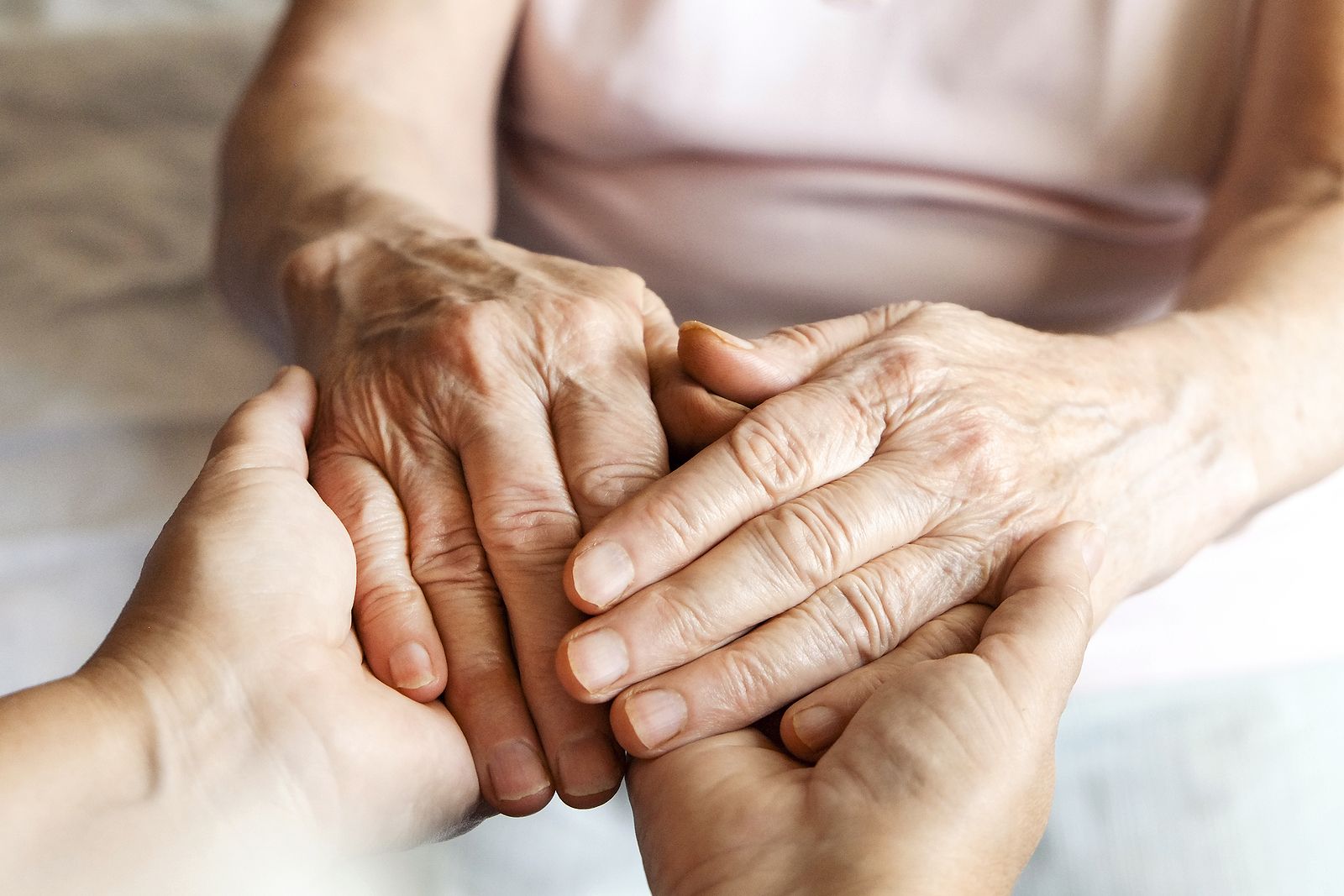 Se abre el plazo para solicitar ayudas para mayores y dependientes residentes en el exterior