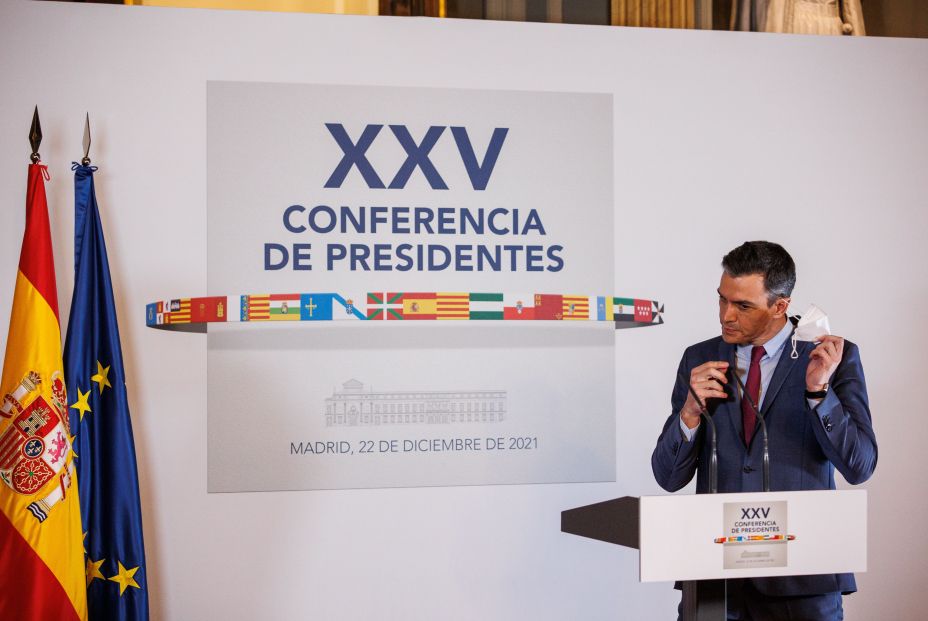 EuropaPress 4161419 presidente gobierno pedro sanchez quita mascarilla conferencia presidentes