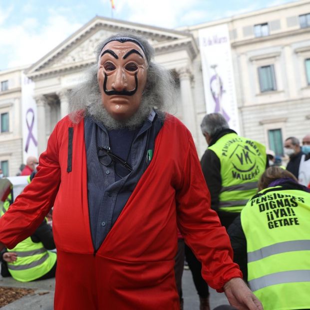 Pensionistas vestidos como 'La casa de papel' protestan en Madrid