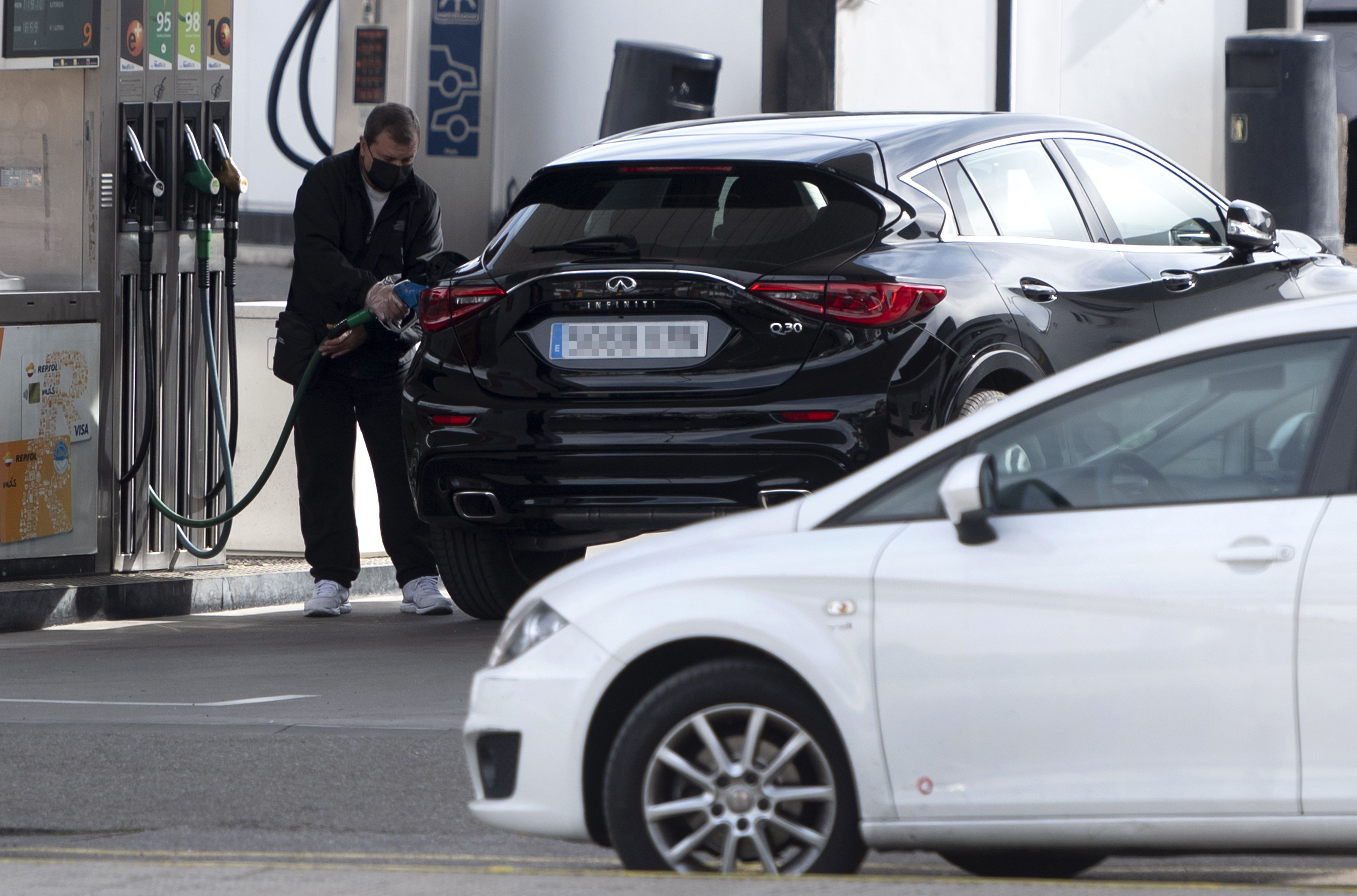 Gasolina y diésel, por las nubes: llenar el depósito es hoy 22 euros más caro que hace un año