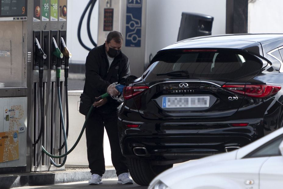 Gasolina y diésel, por las nubes: llenar el depósito es hoy 22 euros más caro que hace un año