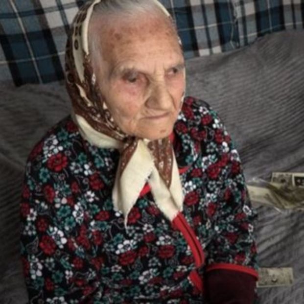 Rozalia Choba, de 98 años, símbolo de la resistencia ucraniana: "Sobreviviré también a esta guerra" Rozalia Choba, de 98 años, símbolo de la resistencia ucraniana: "Sobreviviré también a esta guerra"