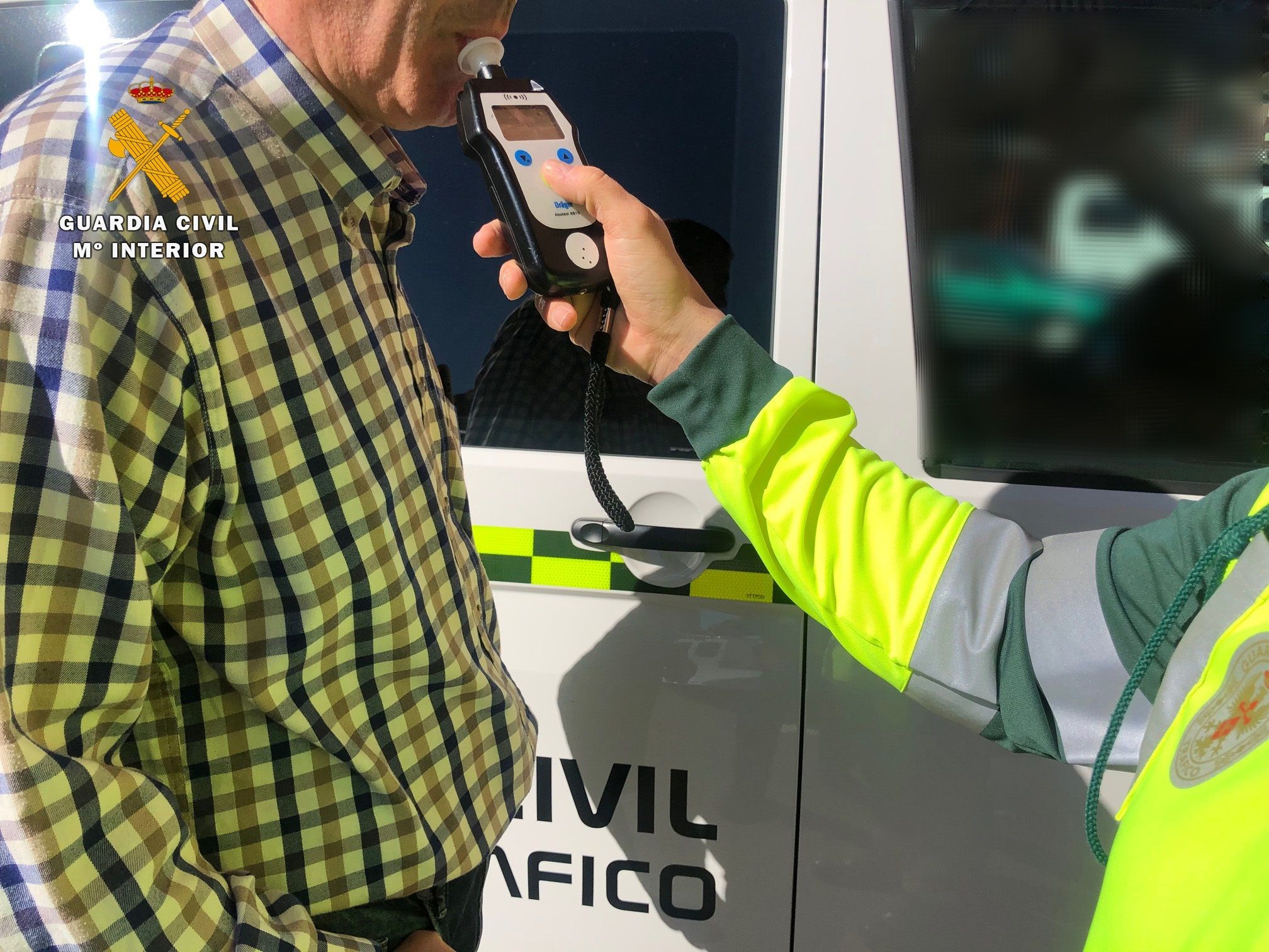 ¿Puede la DGT obligar a un peatón sin carnet de conducir a hacer un control de alcoholemia?