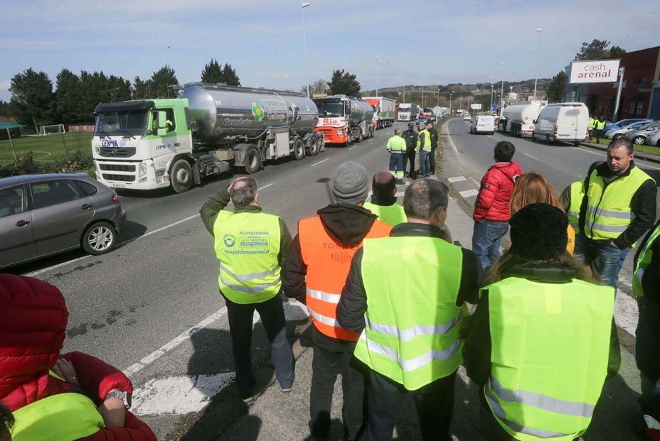 Llamada a la calma: no habrá desabastecimiento ni por la guerra ni por la huelga del transporte. Foto: EuropoaPress