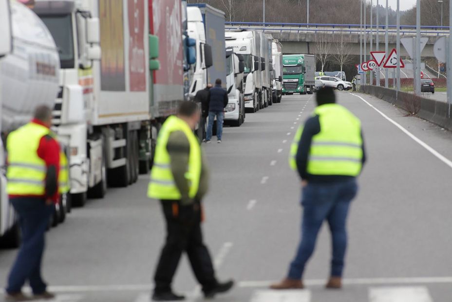 Llamada a la calma: no habrá desabastecimiento ni por la guerra ni por la huelga del transporte. Foto: EuropaPress