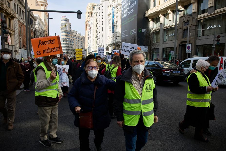 grupo personas pertenecientes movimiento pensionista