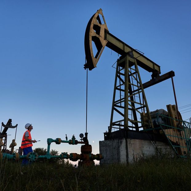 La Agencia Internacional de la Energía alerta de que viene la mayor crisis del petróleo "en décadas"