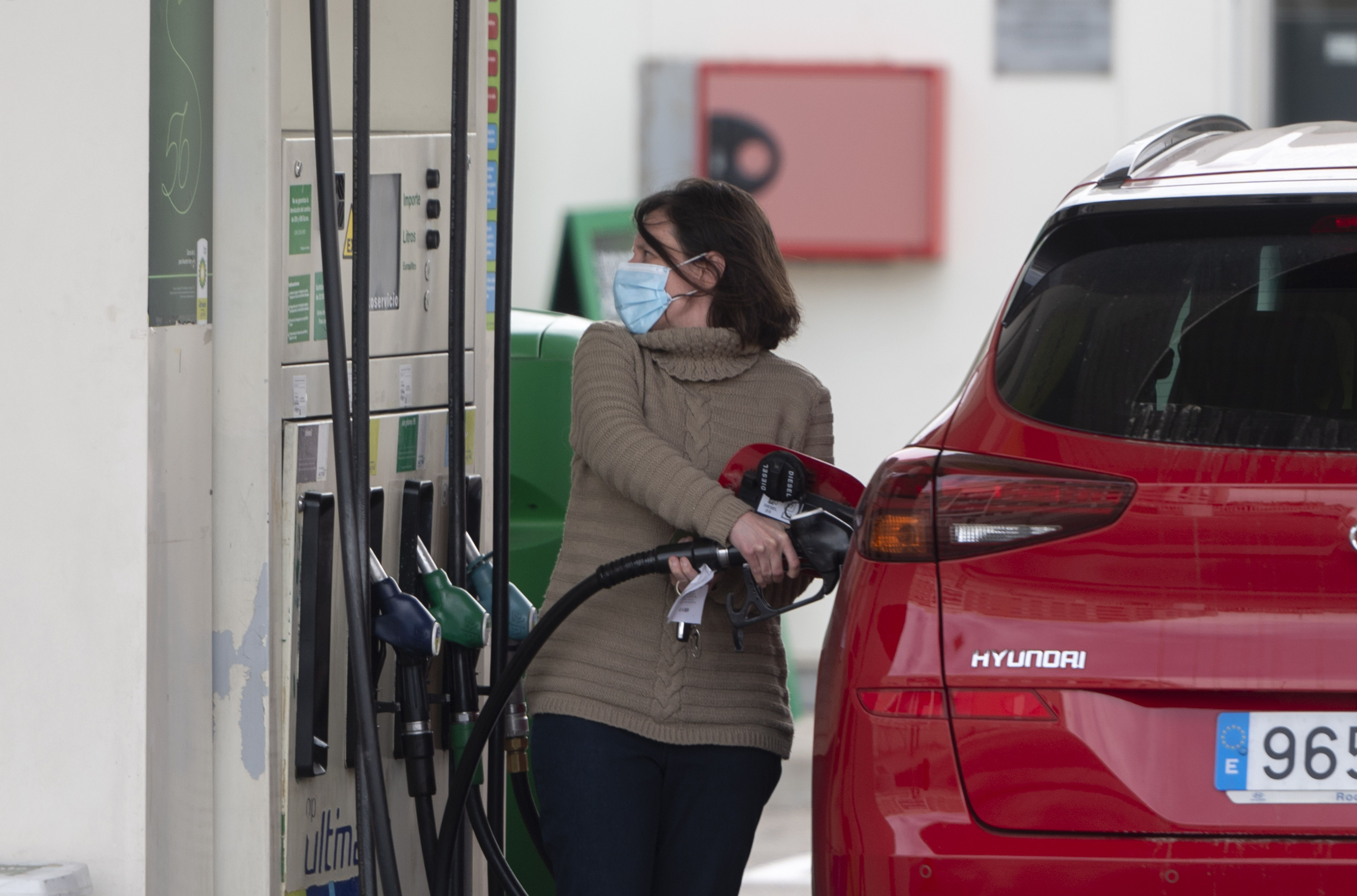 El Gobierno garantiza que habrá bajada de la luz, el gas y la gasolina el día 29 de marzo