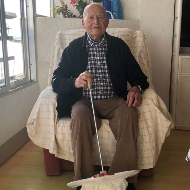 José María, el inventor de 93 años que trabaja para los mayores: "De nosotros se acuerda poca gente" José María, el inventor de 93 años que trabaja para los mayores: "De nosotros se acuerda poca gente"