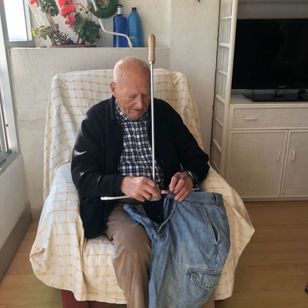 José María, el inventor de 93 años que trabaja para los mayores: "De nosotros se acuerda poca gente" José María, el inventor de 93 años que trabaja para los mayores: "De nosotros se acuerda poca gente"