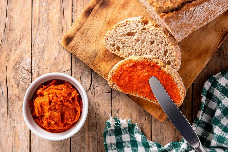 Estas tostas de sobrasada y queso tienen un secreto para que estén de chuparse los dedos. Foto: Bigstock