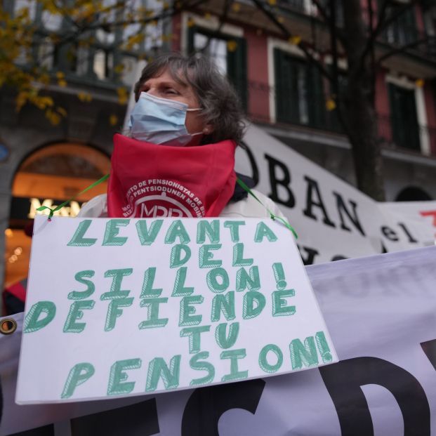 defiende tu pension marcha mujer pensionista