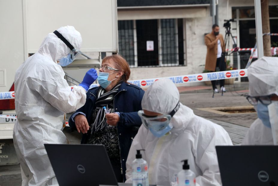 Sanidad pospone el fin de los test y PCR masivos Sanidad pospone el fin de los test y PCR masivos