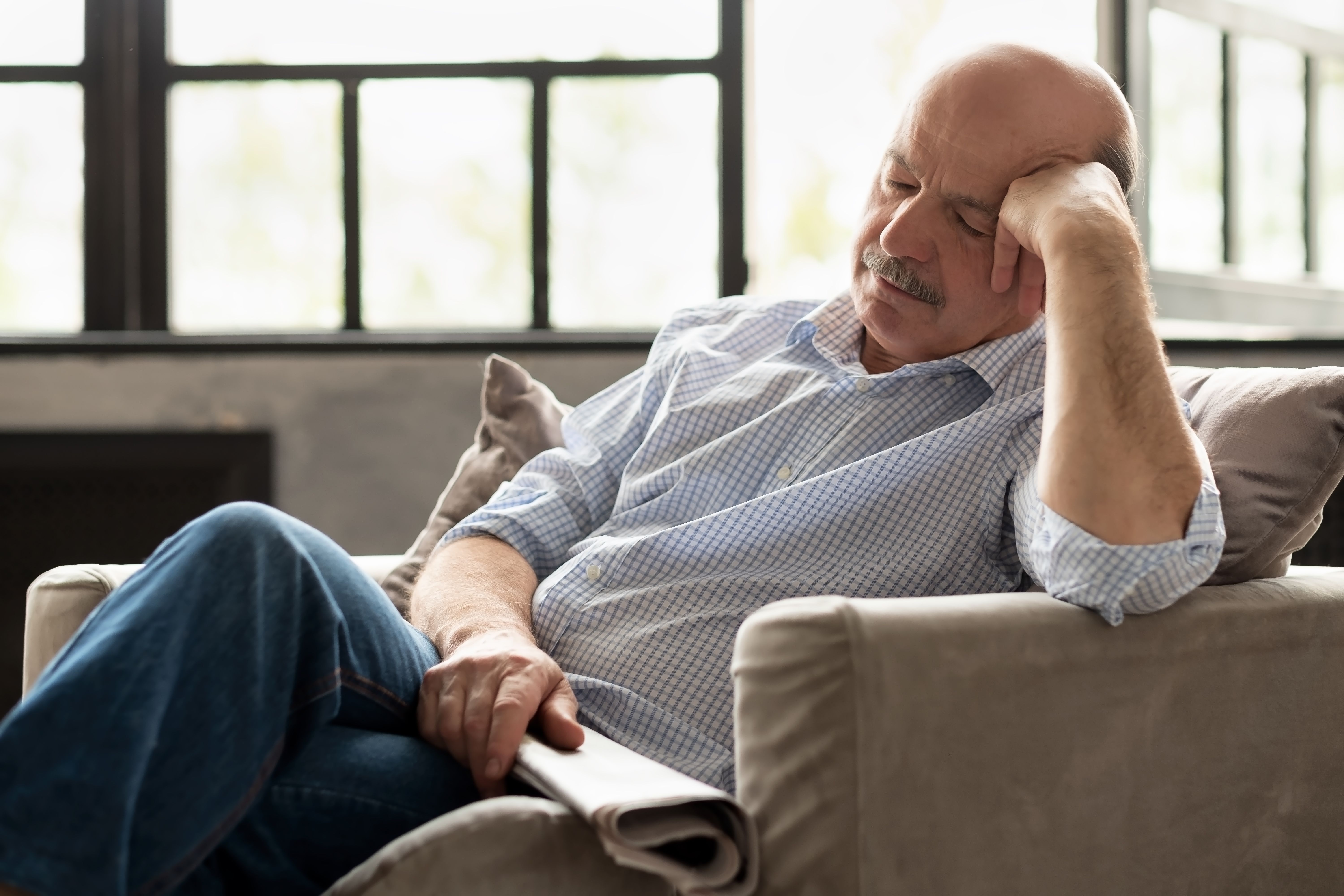 Las siestas de larga duración pueden ser un indicativo de demencia en personas mayores