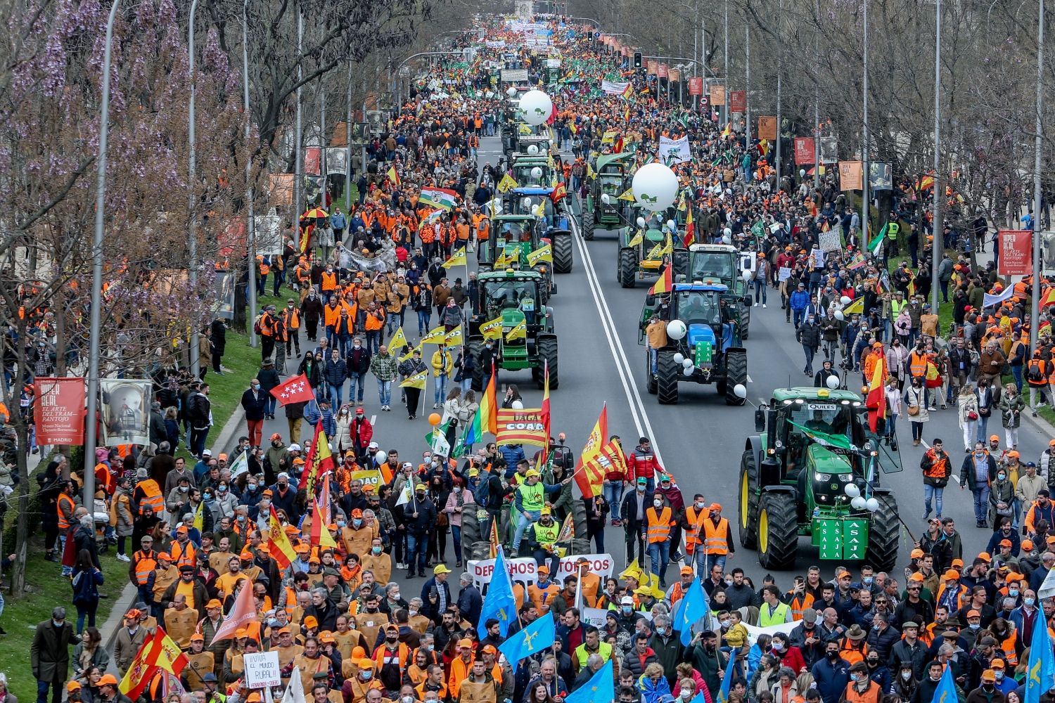 Gran manifestación del campo español contra el abandono del Gobierno, los precios y la especulación