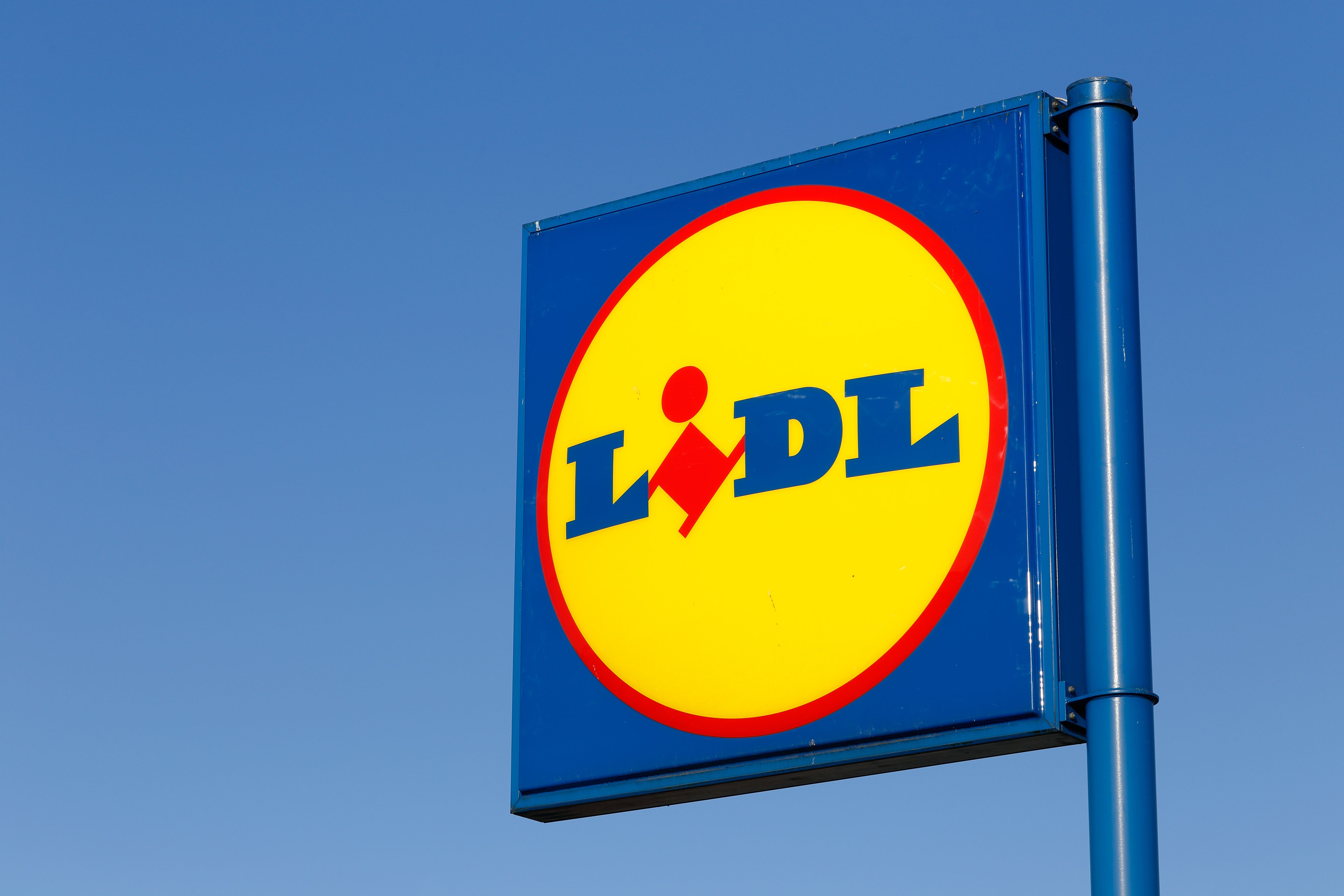 Lidl busca trabajadores mayores de 45 años para sus supermercados