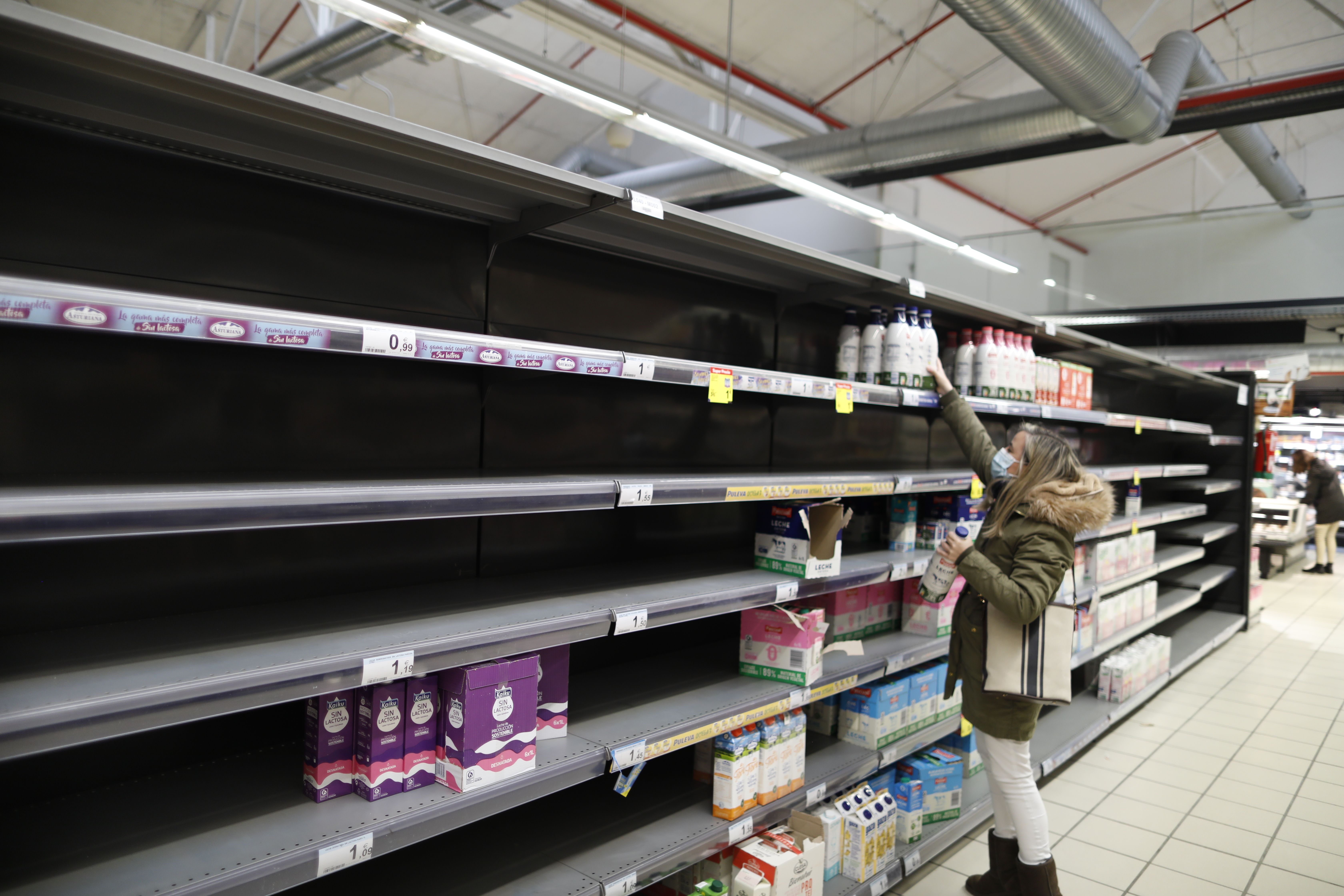 Los supermercados alertan que si el paro de camioneros sigue el 'efecto Danone' se multiplicará