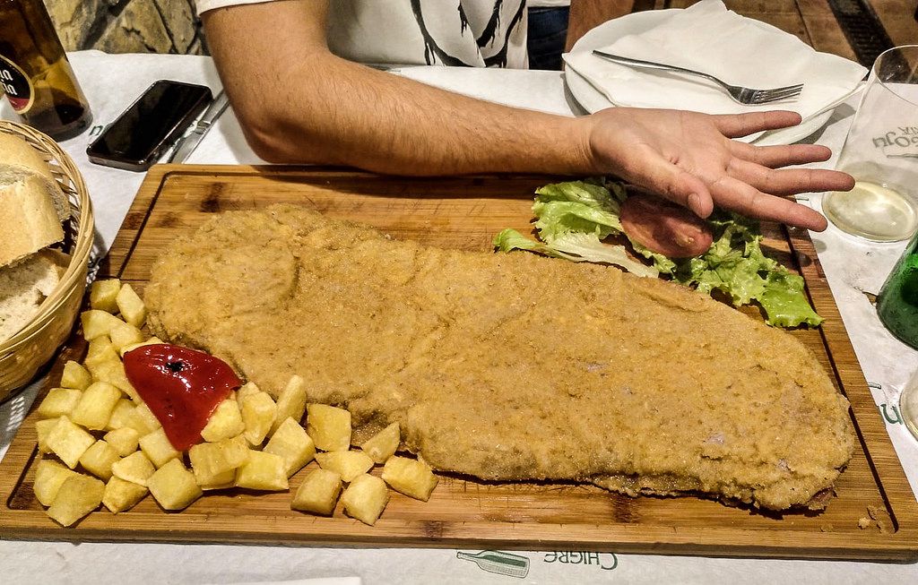 Un gran cachopo (David Ceballos, Milanesa de Chigre - Flickr)