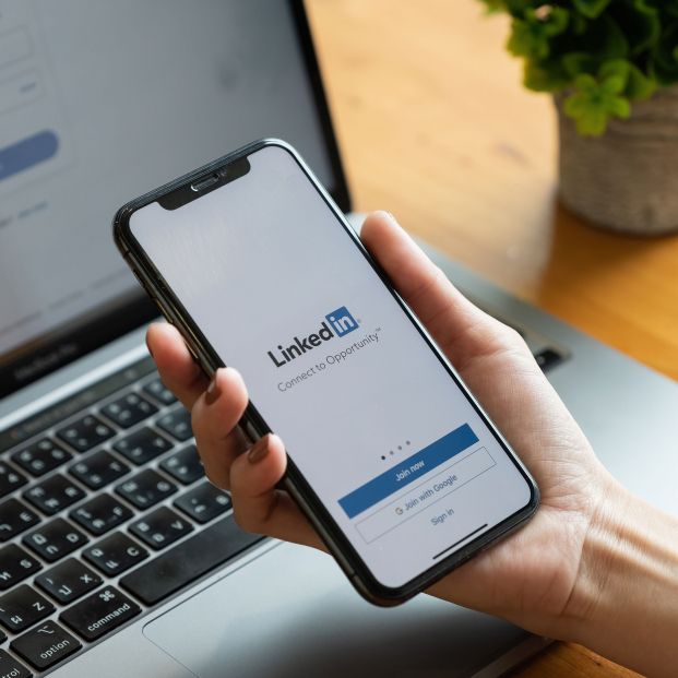 Talento sénior en LinkedIn: una excelente opción para seguir conectados y hacer networking. Foto: Bigstock