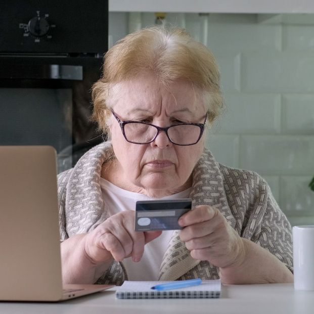 Salamanca y entidades financieras formarán a los mayores para que se manejen con la banca online