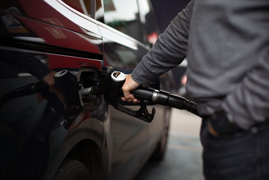 La subida del precio del combustible ya se nota: 6 de cada 10 conductores buscan alternativas
