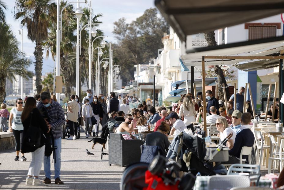 EuropaPress 4164728 malaguenos turistas visitantes llenan calles malaga domingo navidad