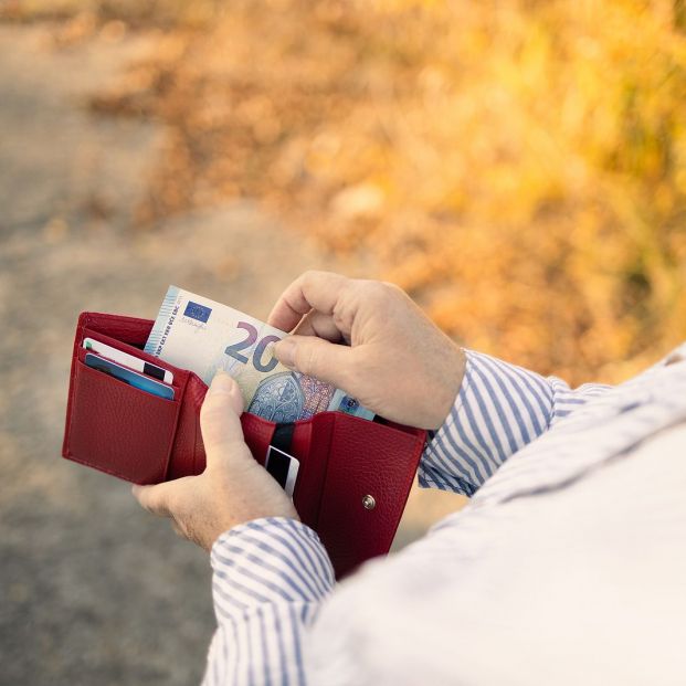 Ayudas a la gasolina o bono social para más hogares: las medidas que más benefician a los mayores. Foto: bigstock