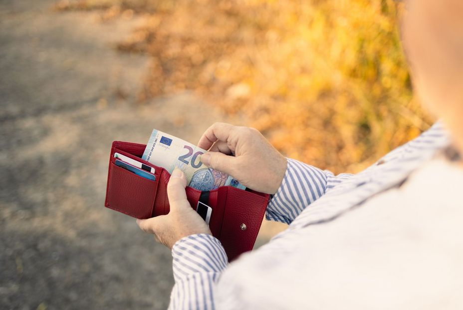 Ayudas a la gasolina o bono social para más hogares: las medidas que más benefician a los mayores. Foto: bigstock