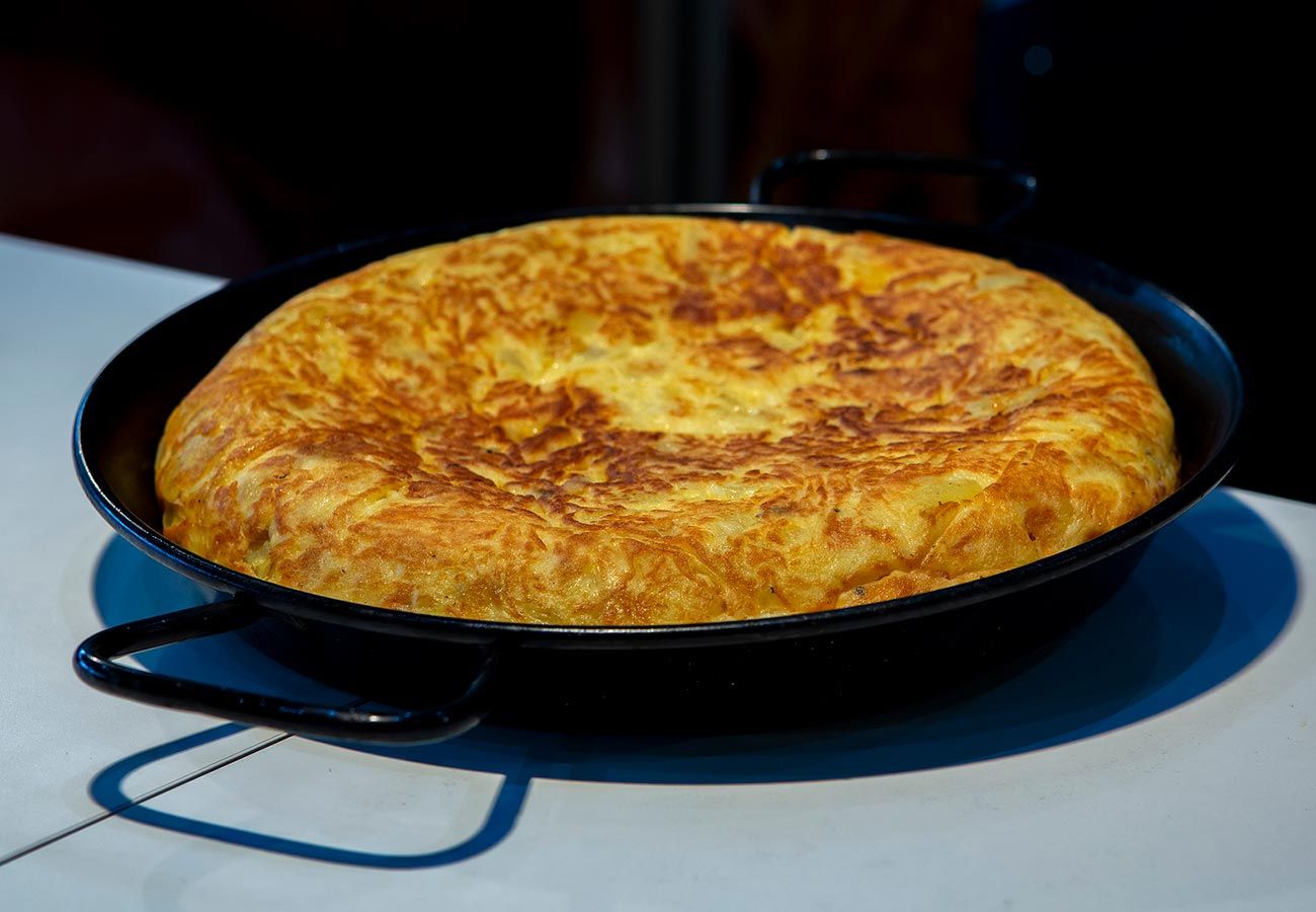 tortilla en paella bigstock