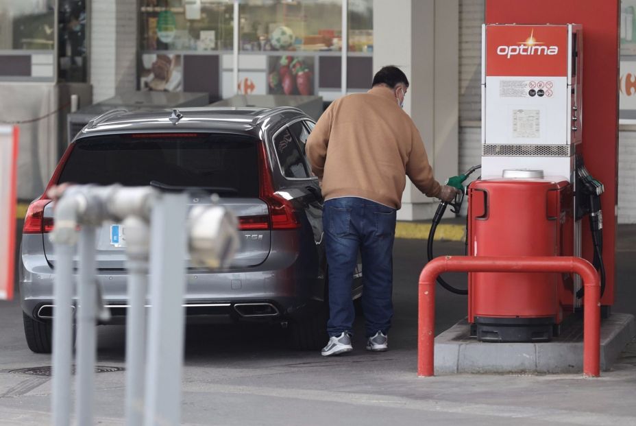 La rebaja en el precio de la gasolina es "injusta y discriminatoria", según los expertos
