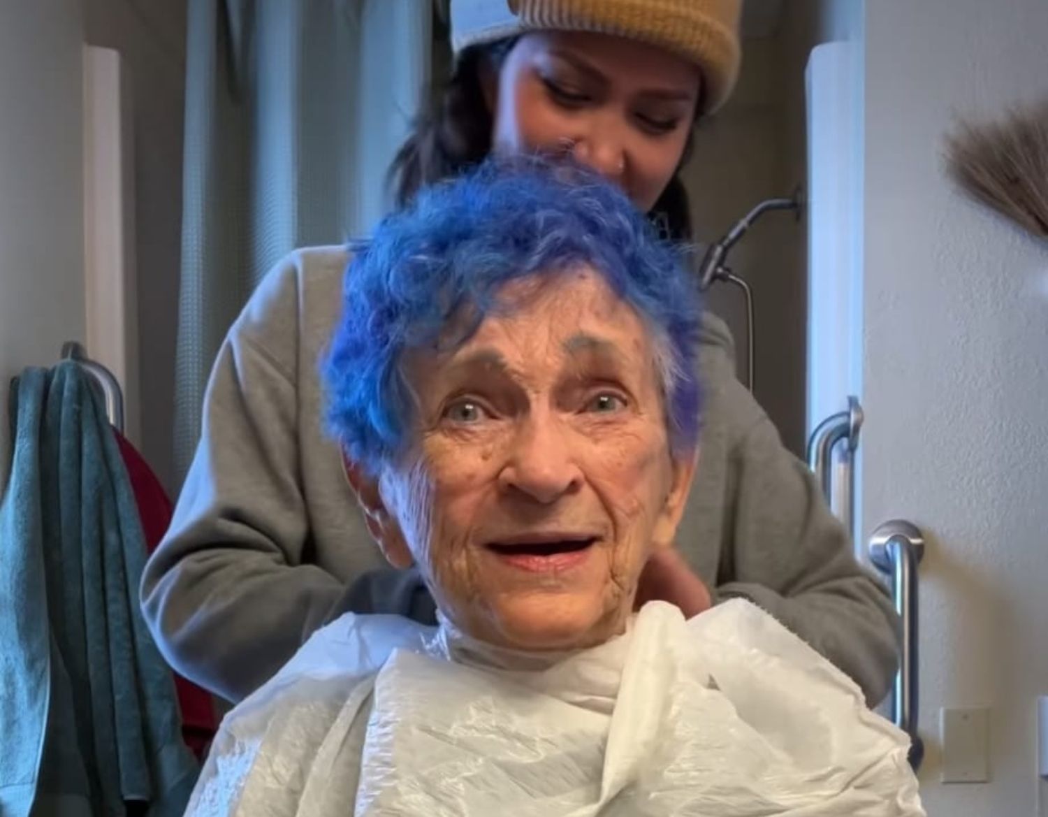 Joven estilista muestra los impresionantes 'looks' de su abuela de 88 años
