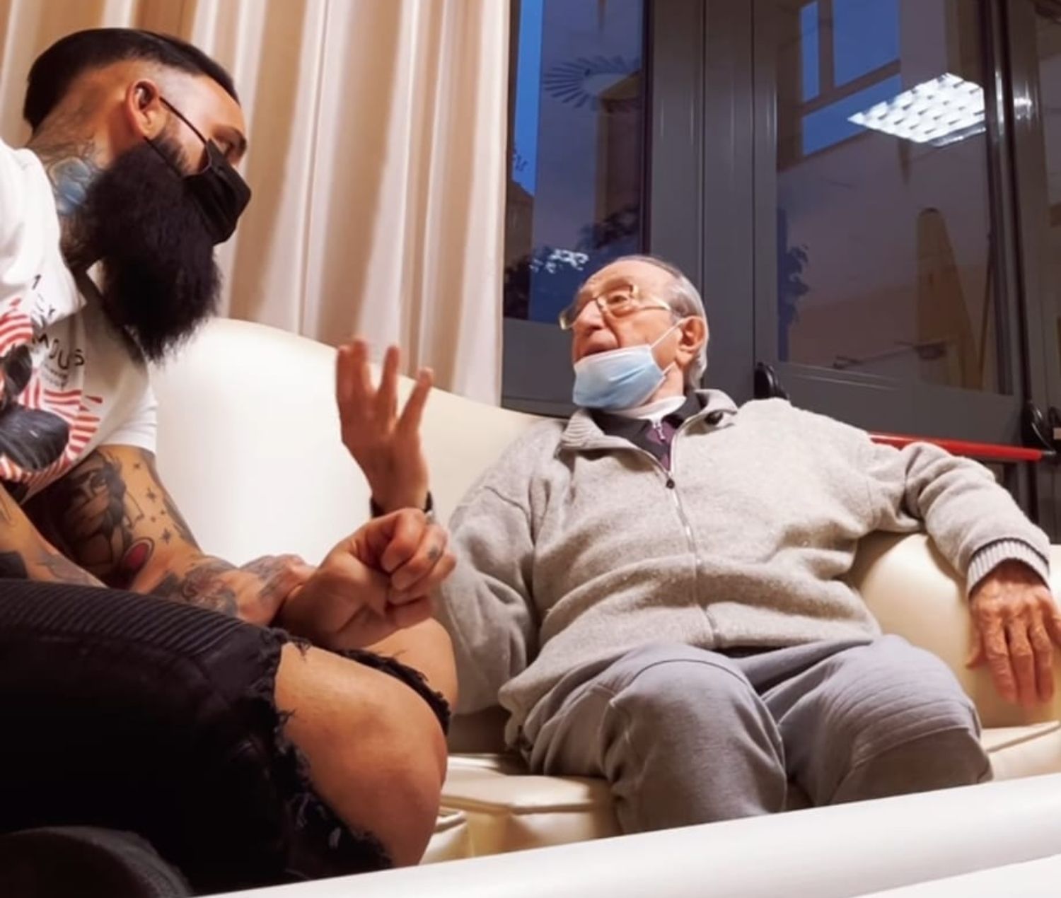 La conversación entre nieto y abuelo que se ha hecho viral: "El Alzheimer no podrá con nosotros"