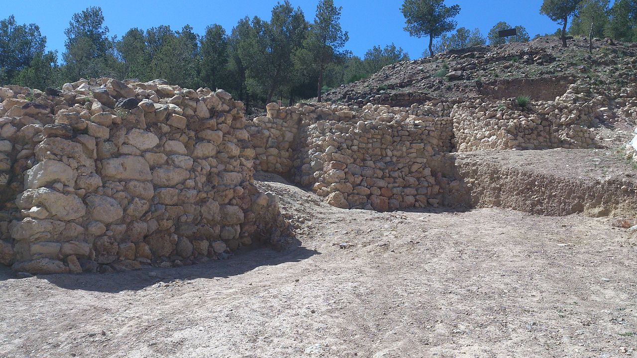 De Totana a La Bastida, de la arqueología a las tortas, pipirrana, migas y paparajotes. Foto Wikipedia