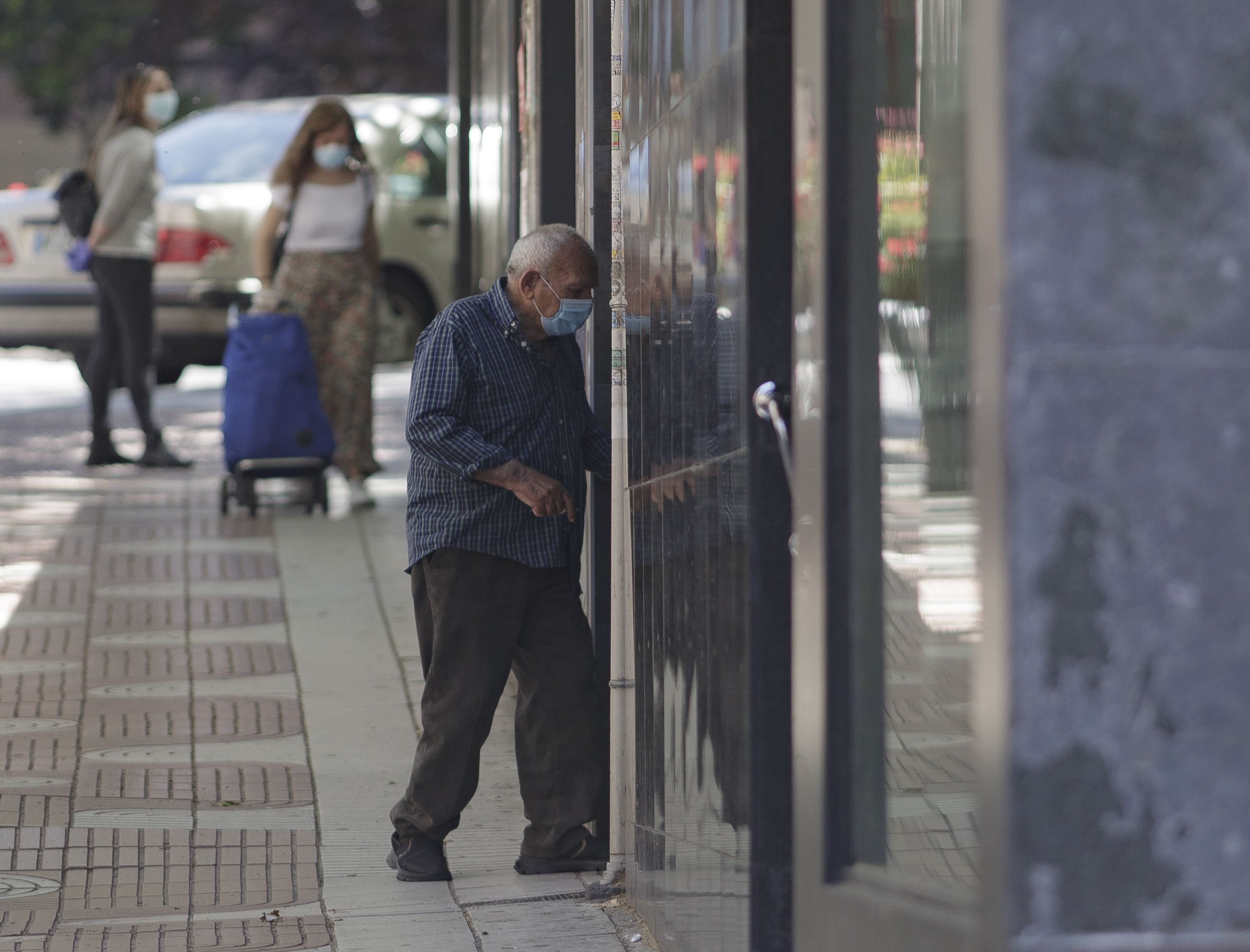 Bajan la incidencia en mayores de 60 años y las muertes con Covid